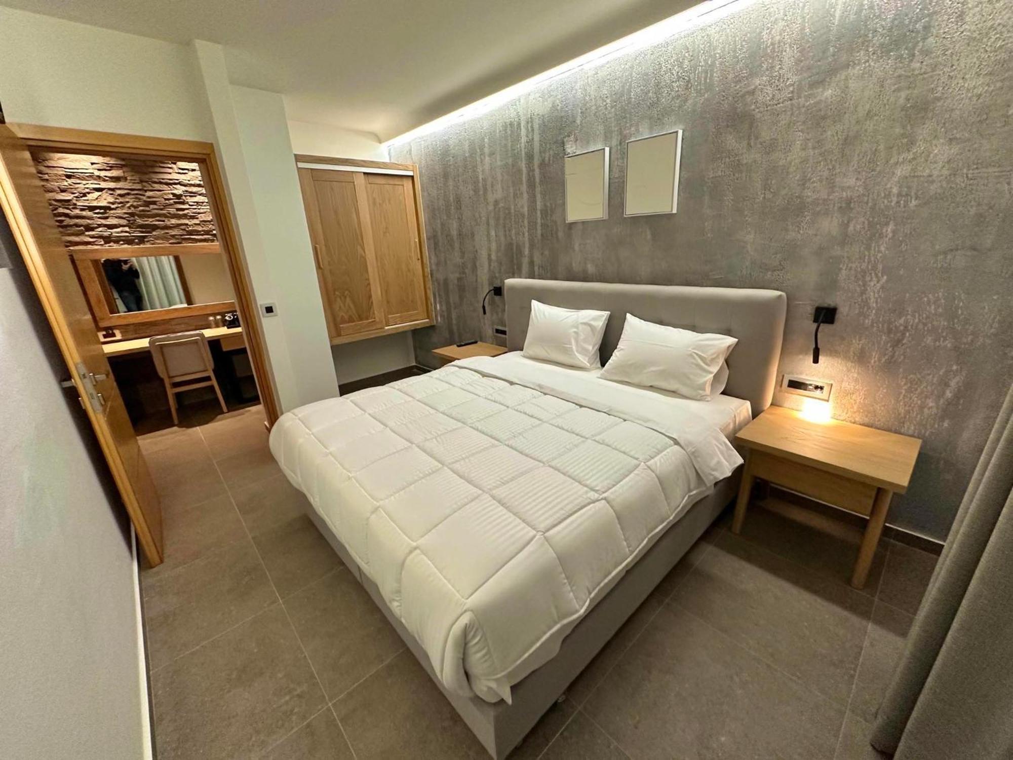 Argiri & Aparthotel