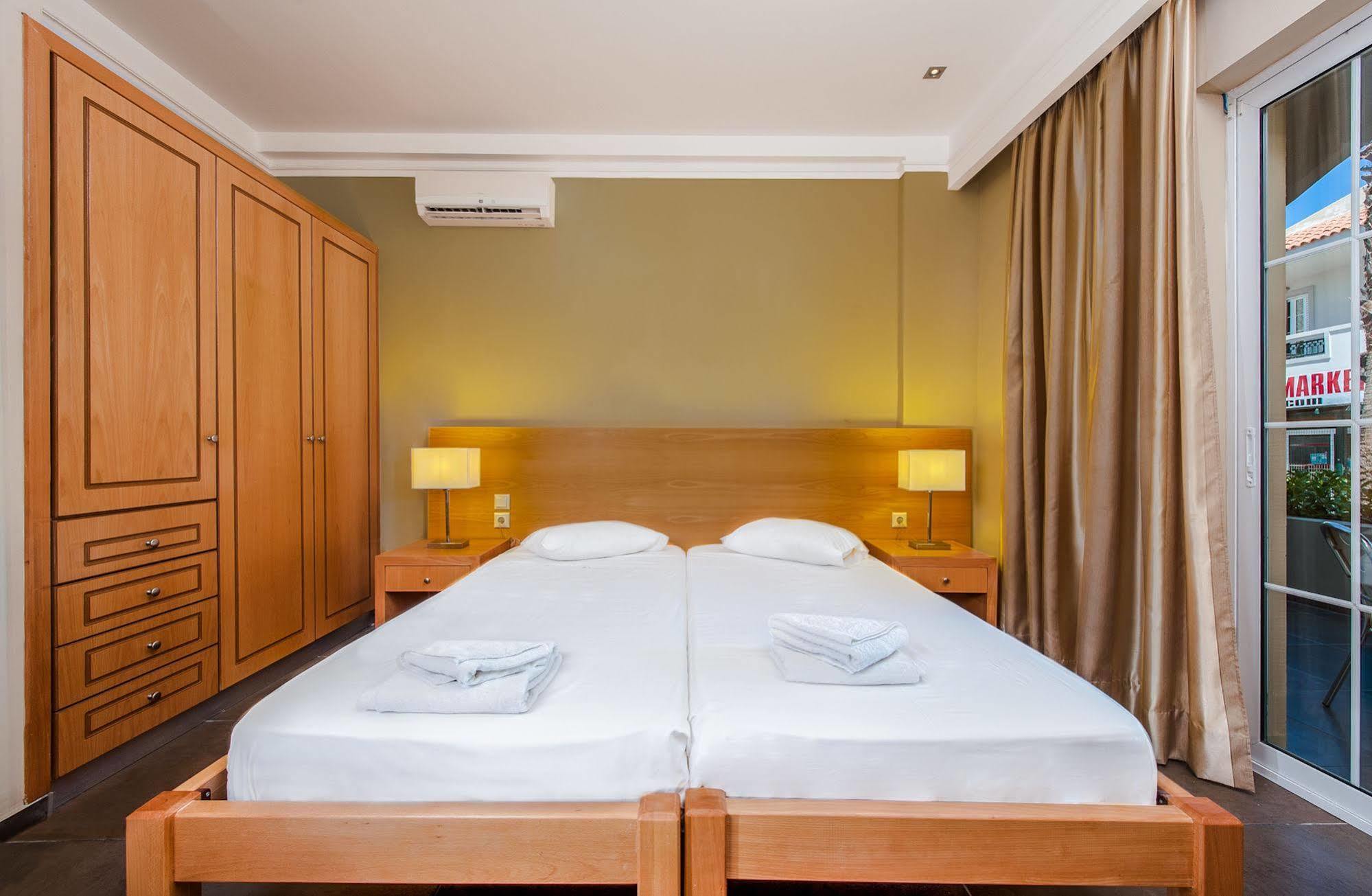 Aparthotel Argiri &